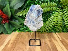 Load image into Gallery viewer, Blue Kyanite MinPin
